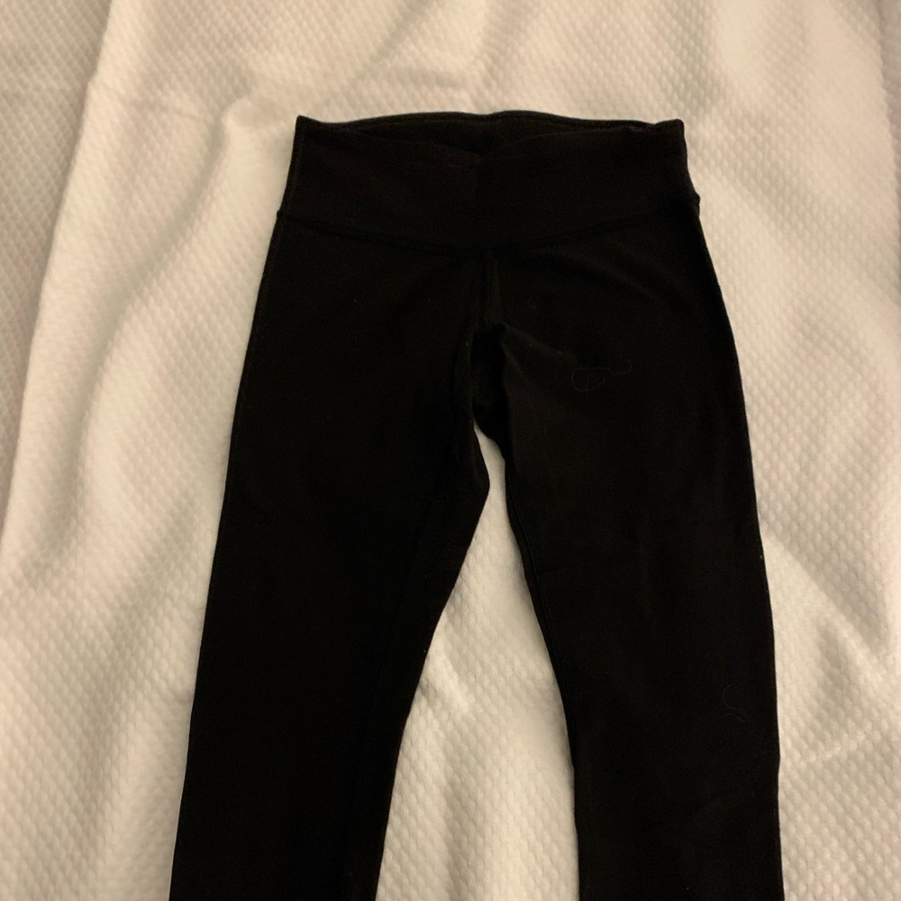 Black cropped lululemon leggings